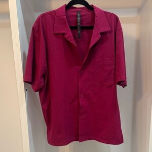 Lululemon Athletica Men's Short Sleeve Shirt in Pink